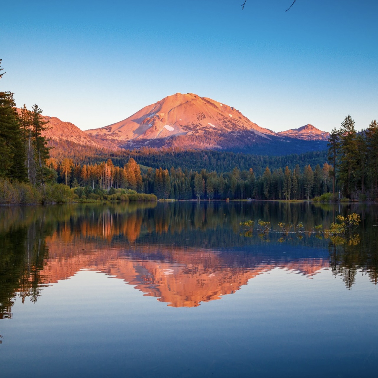 Mount Lassen at Lassen Volcanic National Park in the daytime